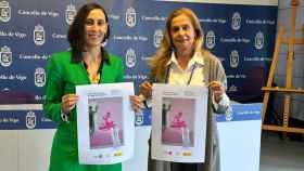 La concejala de Igualdade, Ana Laura Iglesias, y la teniente de alcalde y delegada de Igualdade, Carmela Silva.