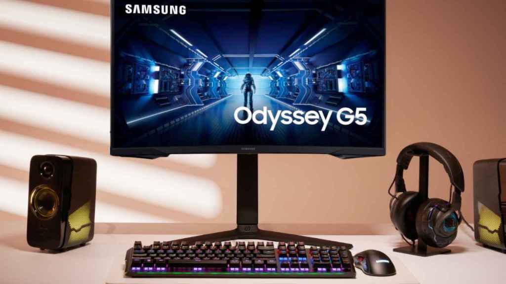 Es curvo, tiene 27 pulgadas y cuesta menos de 240€: aprovecha el ofertón de este monitor Samsung