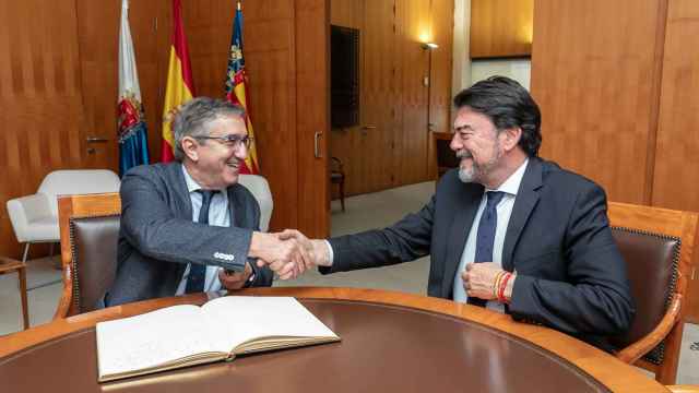 El presidente de la Diputación de Alicante, Toni Pérez, y el alcalde de Alicante, Luis Barcala.