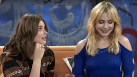 Nicole Wallace y Clara Galle sorprenden a David Broncano hablando sobre su vida sexual en 'La Resistencia'.