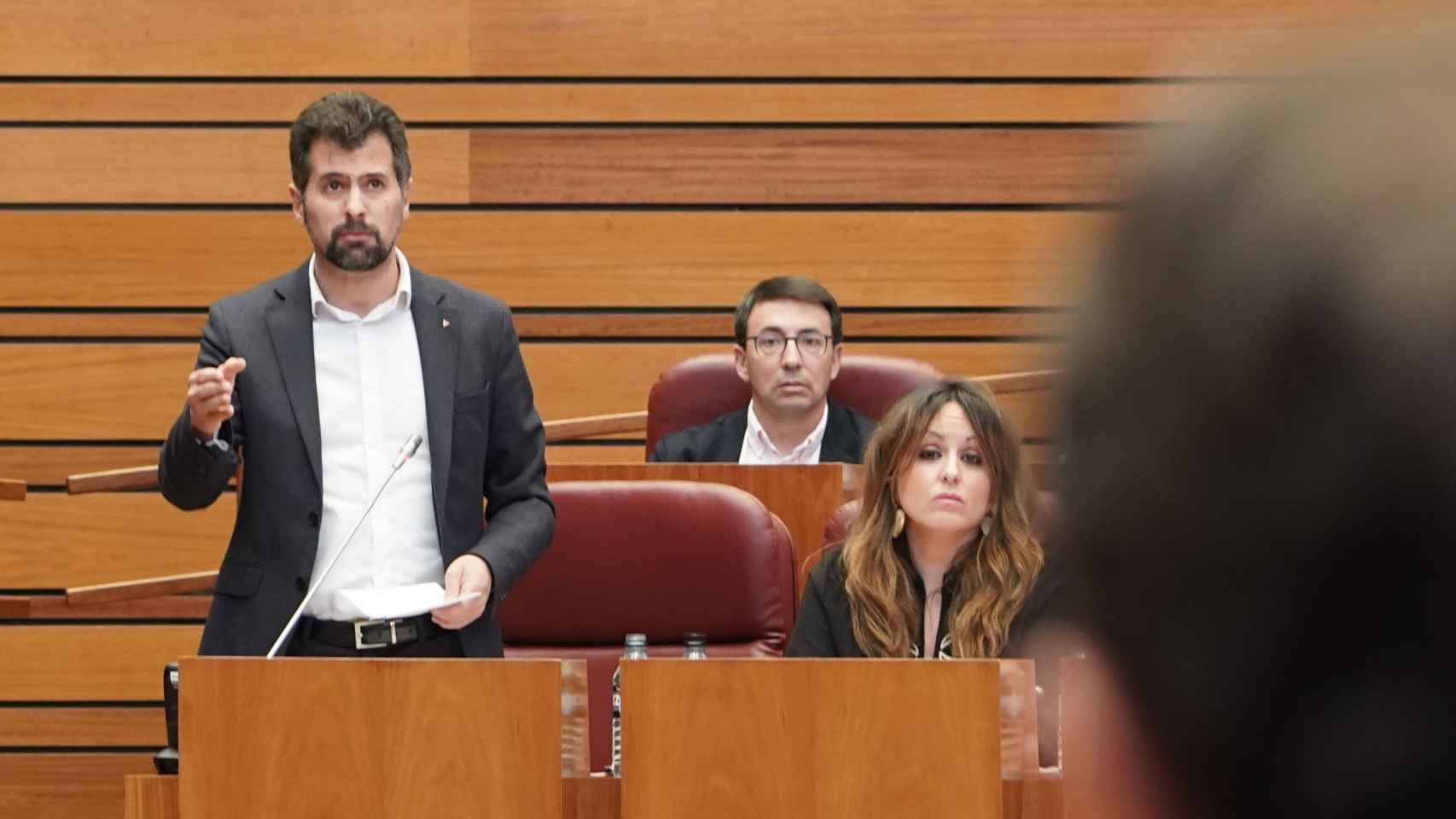 El portavoz del Grupo Socialista, Luis Tudanca, durante el Pleno de las Cortes de Castilla y León