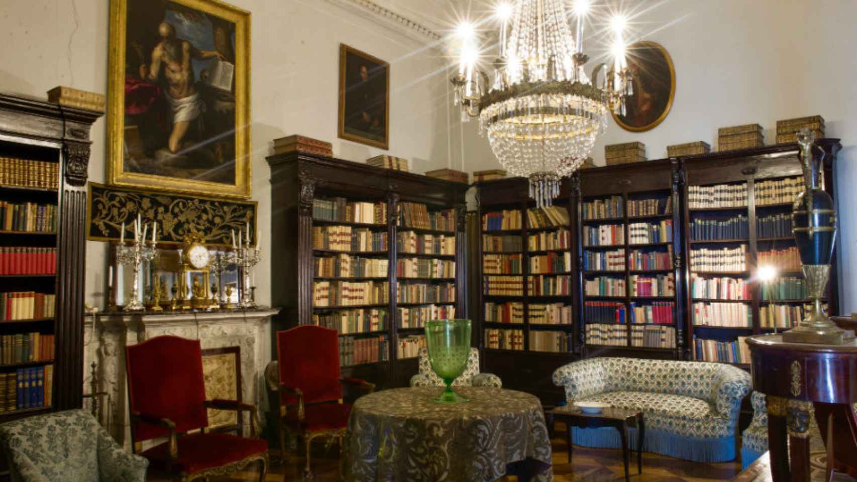 La biblioteca de Giuseppe Tomasi di Lampedusa, el autor de 'El Gatopardo', en el Palazzo Lanza Tomasi de Via Butera, en Palermo (Italia)