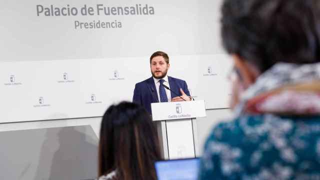 El consejero de Fomento de la Junta de Comunidades de Castilla-La Mancha, Nacho Hernando, este martes en rueda de prensa.