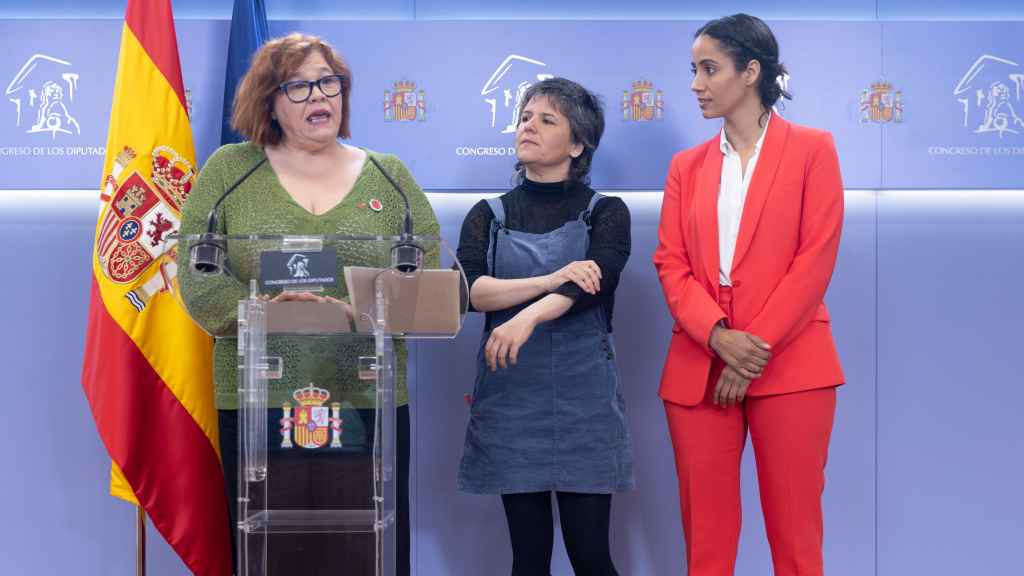 Las diputadas del grupo parlamentario Sumar Engracia Rivera, Gala Pin y Tesh Sidi este martes en el Congreso.