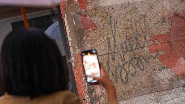 Madrid protegerá y restaurará el tercer grafiti de 'Muelle': estaba en un edificio de La Latina tras 40 años escondido