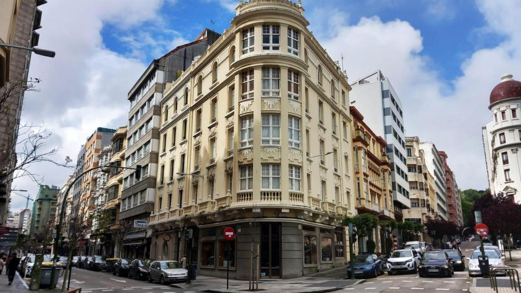 El edificio de la camisería Gala de A Coruña, una obra de Rodríguez Losada