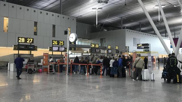 Colas de facturación en el aeropuerto de Santiago.