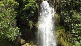 La ruta de las tres cascadas: el impresionante sendero de Valencia con ruinas y puentes de madera a su paso. Turisme GVA