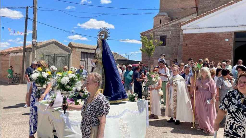 La Cofradía de la Dolorosa de El Campillo celebra una procesión