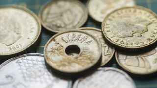 ¿Cuánto valen, de verdad, las monedas antiguas que tenemos en casa?
