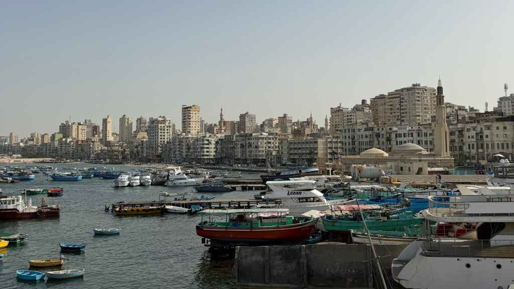 Vista de la Corniche de Alejandría desde el restaurante SeaSide, cercano a la ciudadela de Qaitbey.