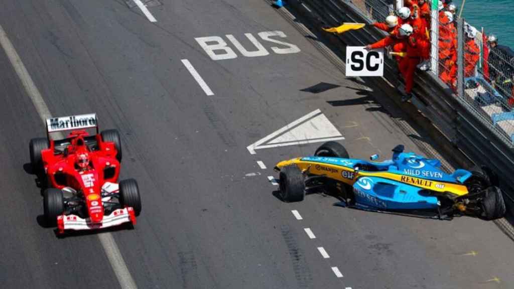 El coche de Fernando Alonso tras estrellarse en el túnel de Monaco