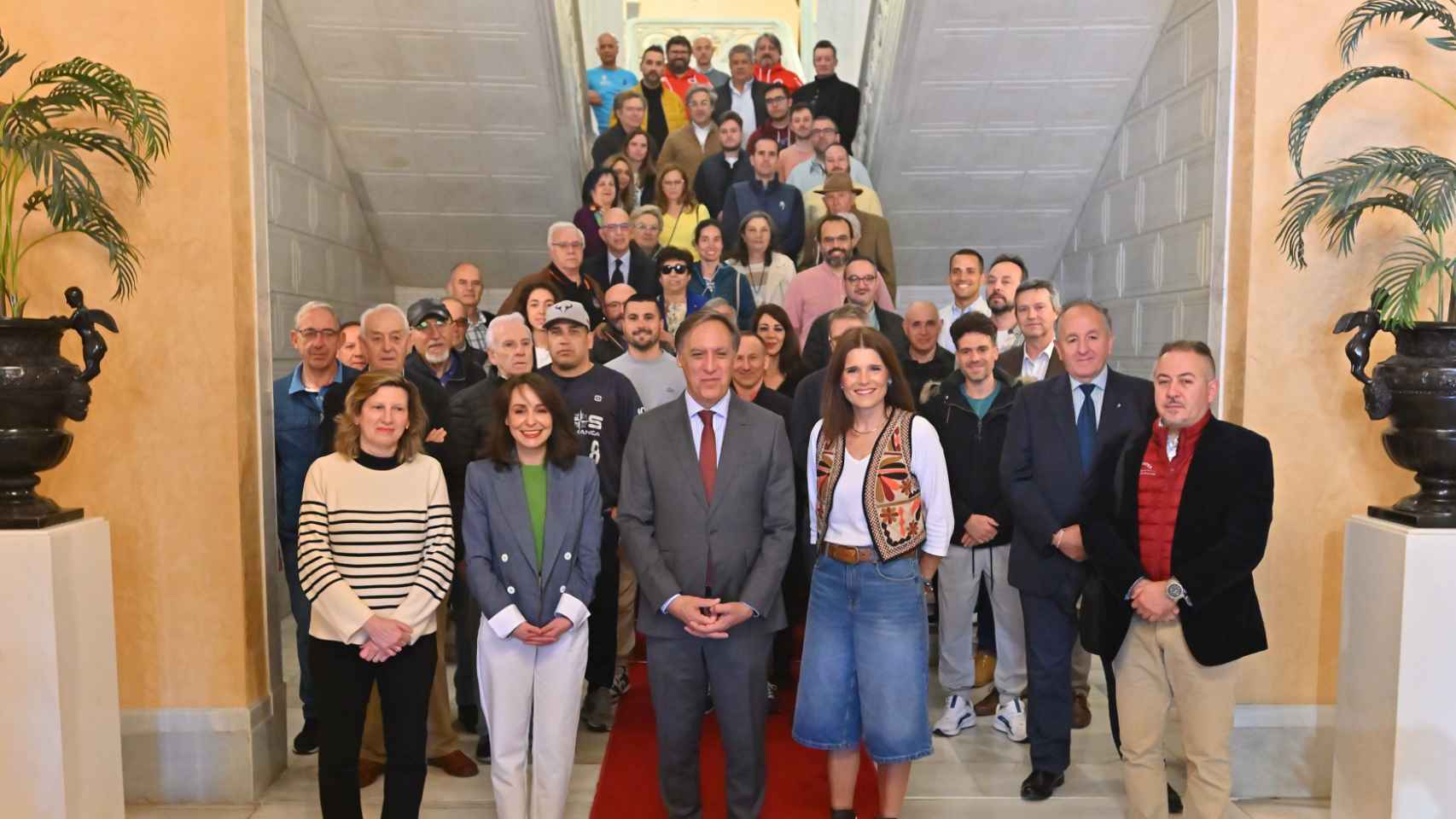 Multitudinaria presentación del programa de fiestas de San Juan de Sahagún