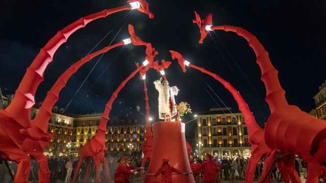 Uno de los espectáculos del teatro de calle en la Plaza Mayor de Valladolid