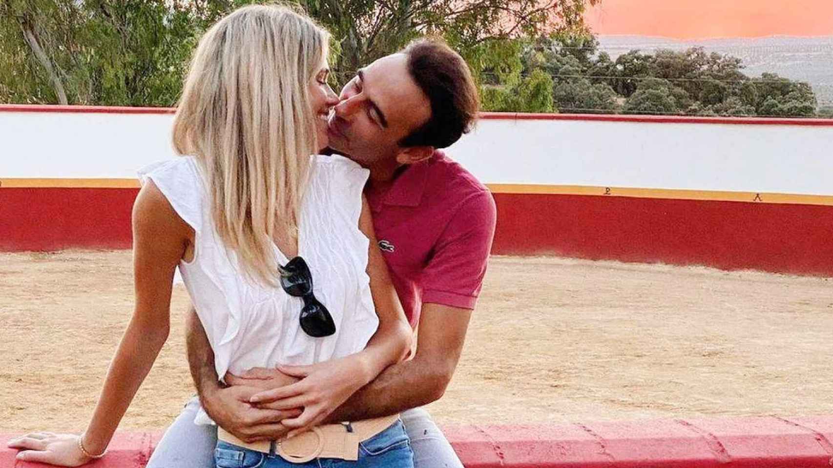 Enrique Ponce y Ana Soria en una imagen compartida en redes sociales.