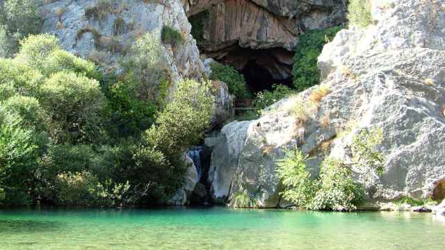 Poza de la Cueva del Gato, en Málaga.