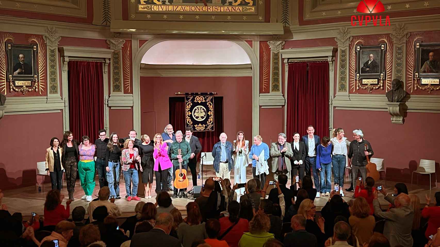 Escritores, periodistas y músicos en una velada en el Ateneo de Madrid.