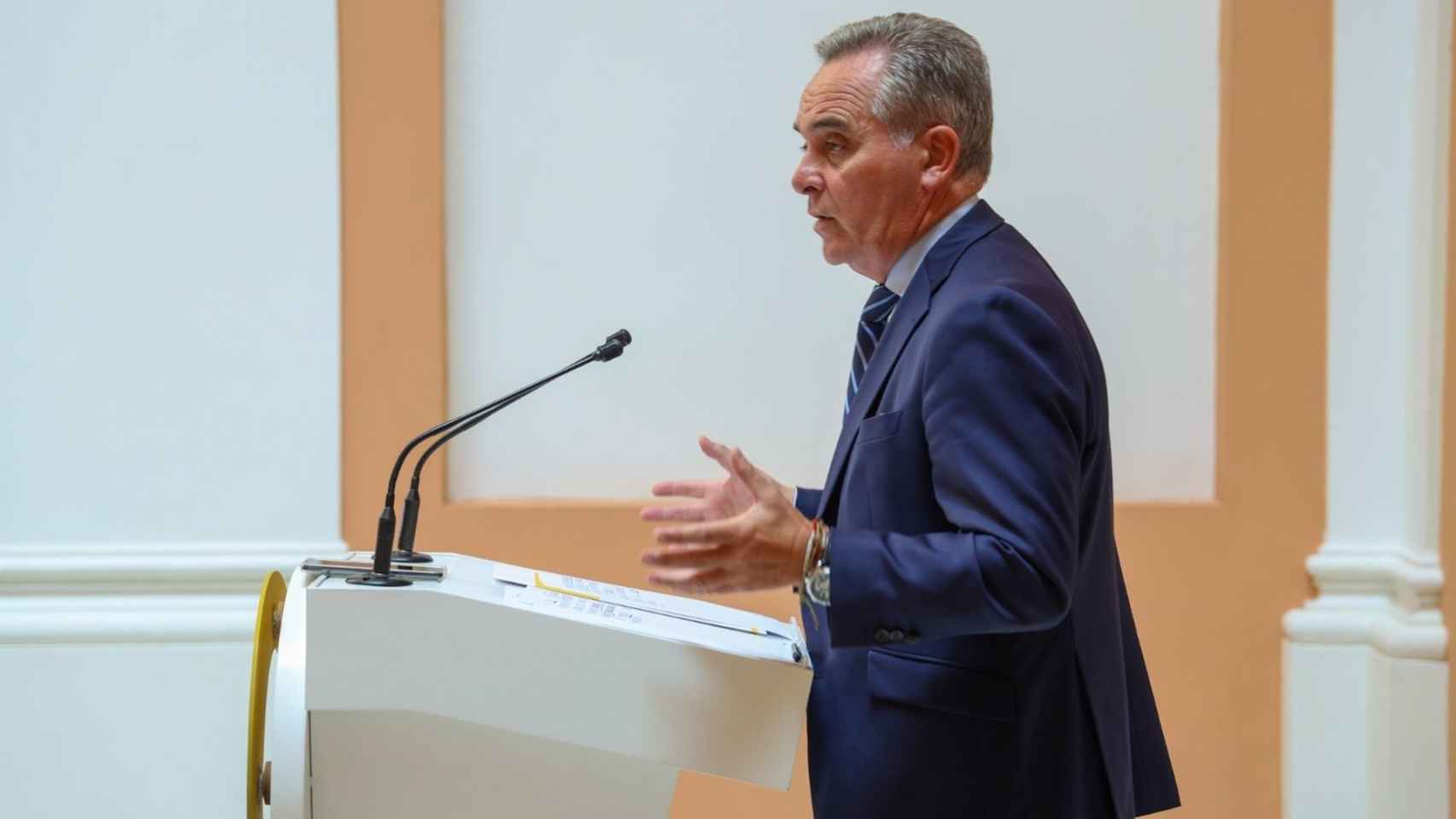 Juan Bueno, del PP, en el Ayuntamiento de Sevilla.