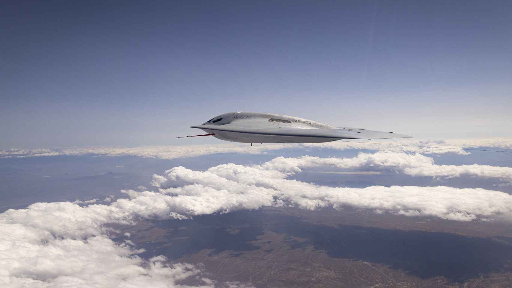 B-21 Raider en pleno vuelo.