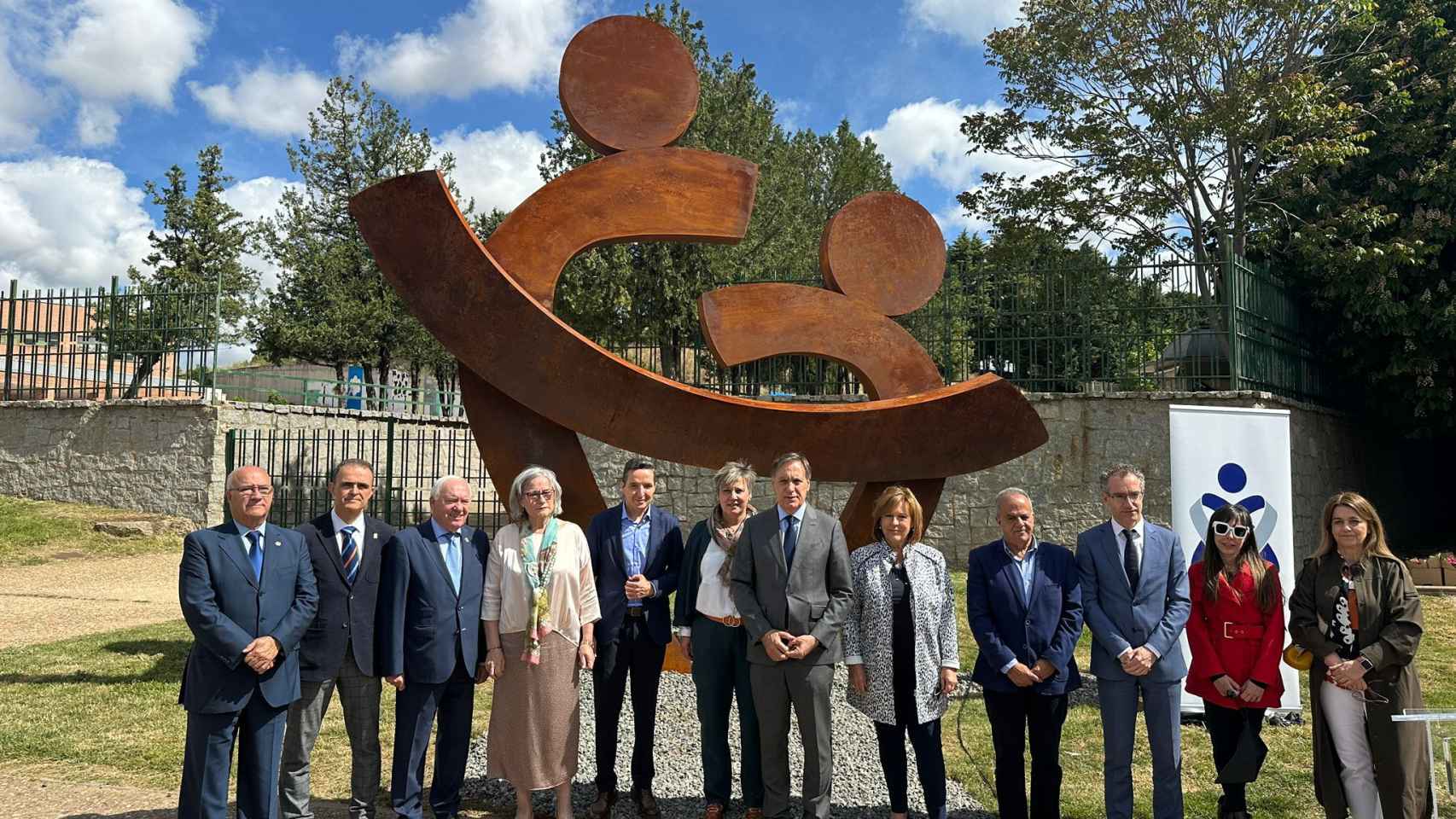 El personal de enfermería de Salamanca ya tiene su estatua en el Campus Miguel de Unamuno