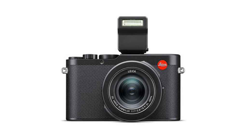 Leica D-Lux 8 con flash.