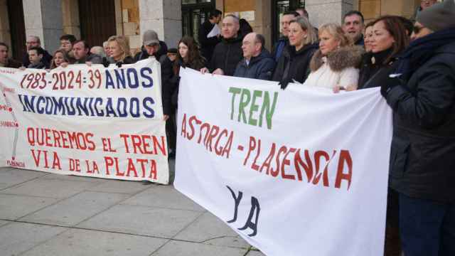 Concentración en Zamora por la reapertura de la via ferroviaria ruta de la plata