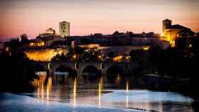 Vista de la Catedral de Zamora desde el puente de Hierro