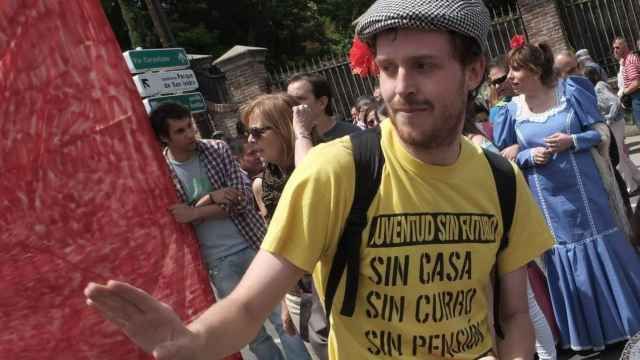 El diputado Pablo Padilla en una fotografía de 2014 donde aparece con una camiseta del colectivo 'Juventud SIN Futuro'.