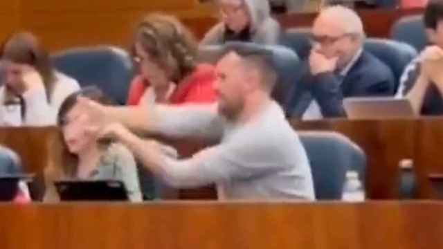 Pablo Padilla, diputado de Más Madrid, durante el pleno de la Asamblea de Madrid