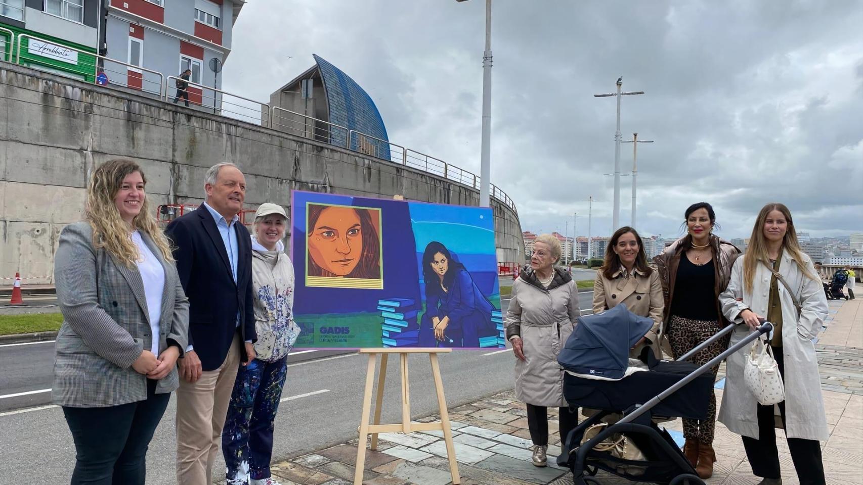 Mural Luisa Villalta en el paseo marítimo de A Coruña