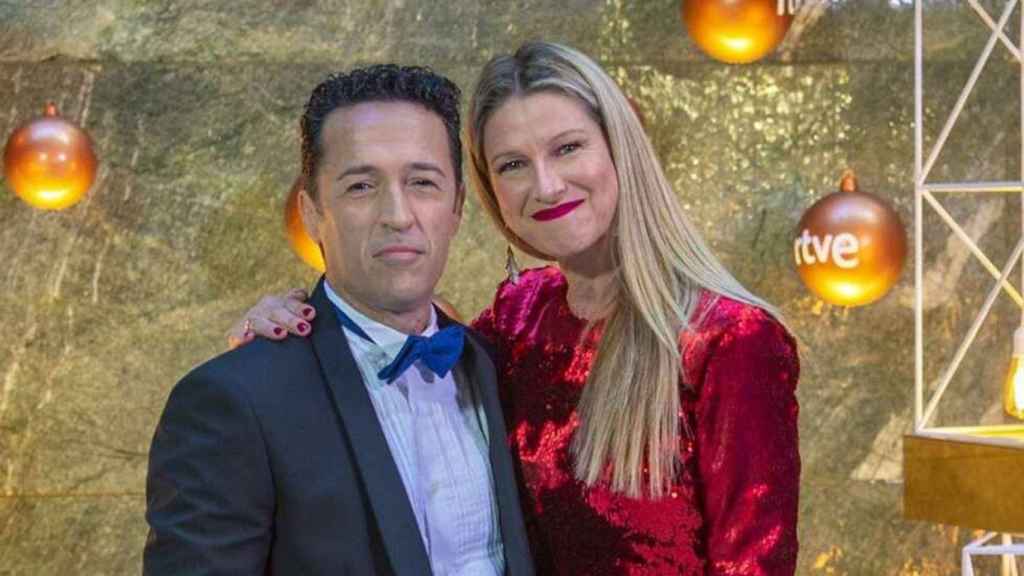 Jacob Petrus y Anne Igartiburu, presentadores de las Campanadas de RTVE en 2021