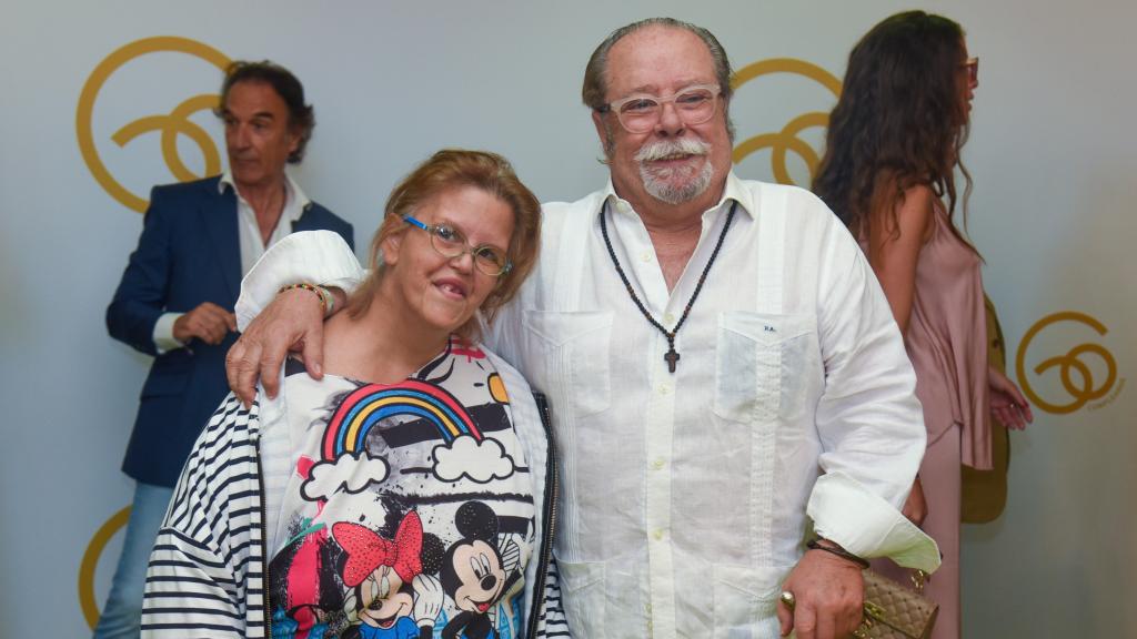 Paco Arévalo junto a su hija Nuria, en un evento, en Sevilla, en julio de 2023.