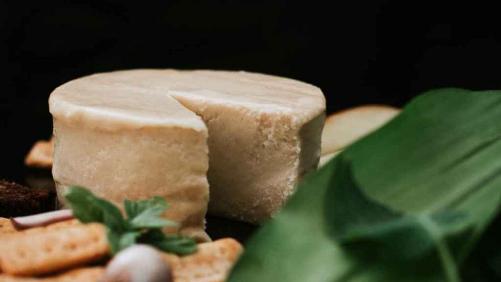 Los quesos de Quevana mantienen el mismo sabor que el queso de origen animal y desde el año pasado también precios similares. Además, tienen una caducidad mucho mayor, ya que pueden conservarse 18 meses.