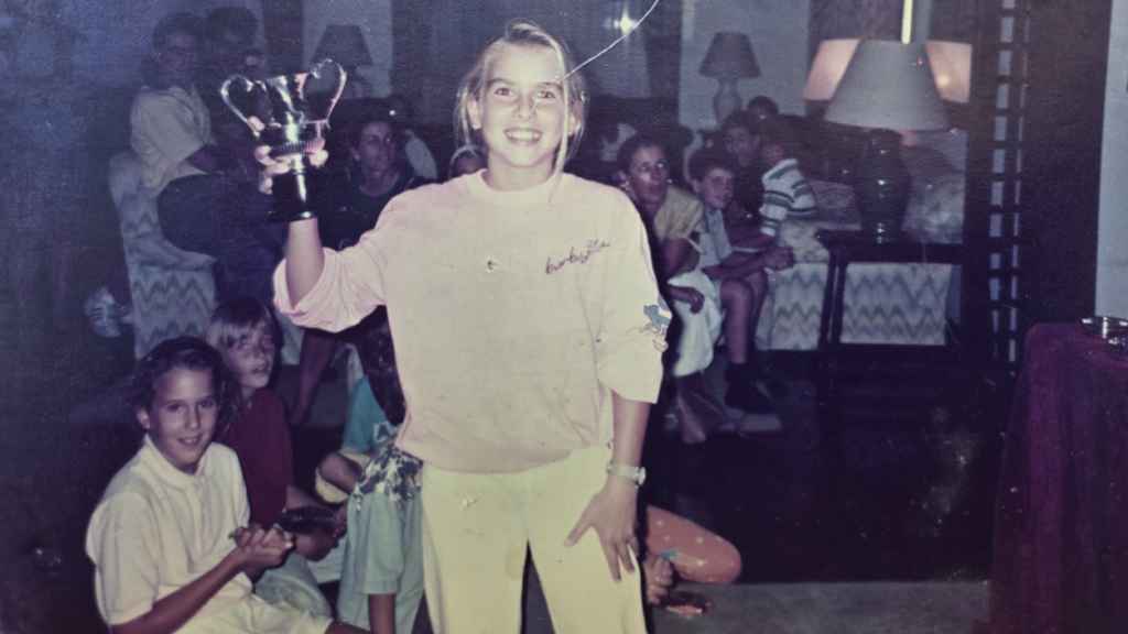 Kira Miró, con uno de sus trofeos.