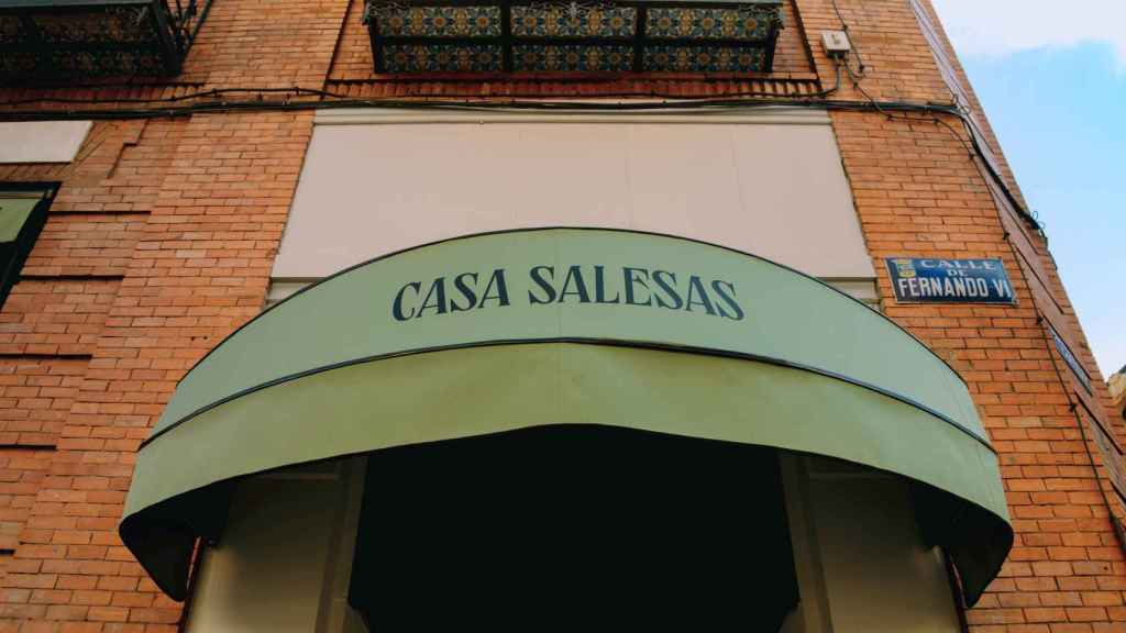 Entrada del restaurante Casa Salesas.