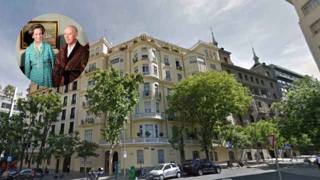 El edificio de la calle de los Hermanos Bécquer 8. Destacado en un círculo, Franco acompañado de su mujer, Carmen Polo.