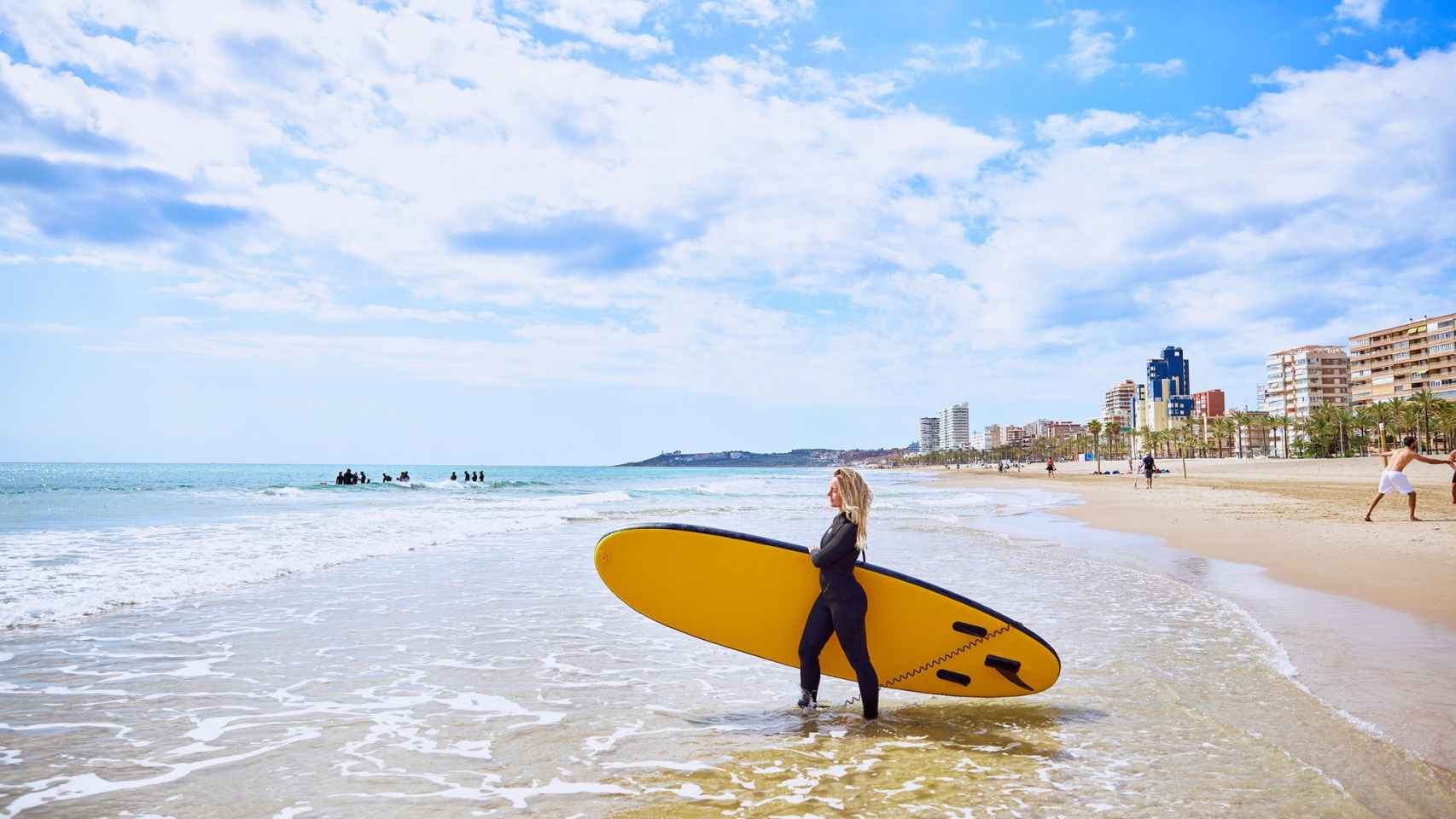 Lla playa de San Juan de Alicante es un destino único en cualquier época del año.