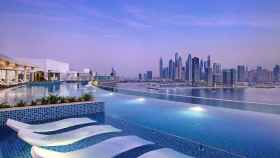 Piscina del restaurante View 180º del NH Collection Dubai The Palm.