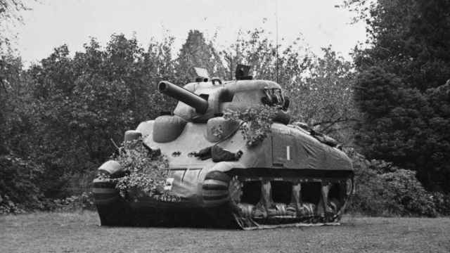 Uno de los Sherman hinchables del Ejército británico en la II Guerra Mundial.