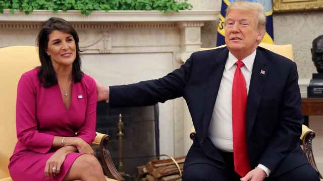 Donald Trump junto a Nikki Haley cuando era presidente de EEUU, en una imagen de 2018.