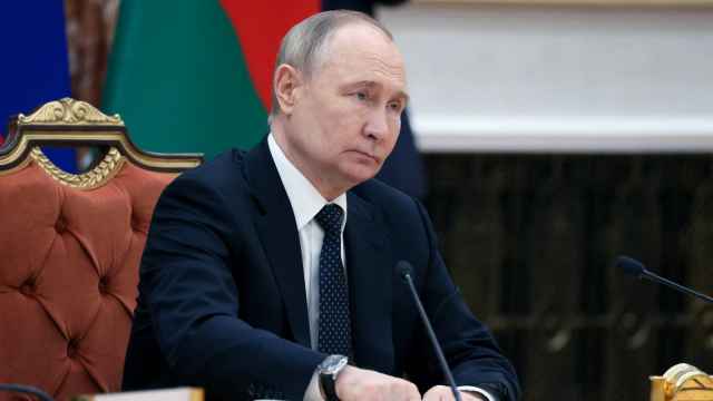 El presidente ruso Vladímir Putin asiste a una reunión con su homólogo bielorruso Alexander Lukashenko en Minsk, Bielorrusia, 24 de mayo de 2024.
