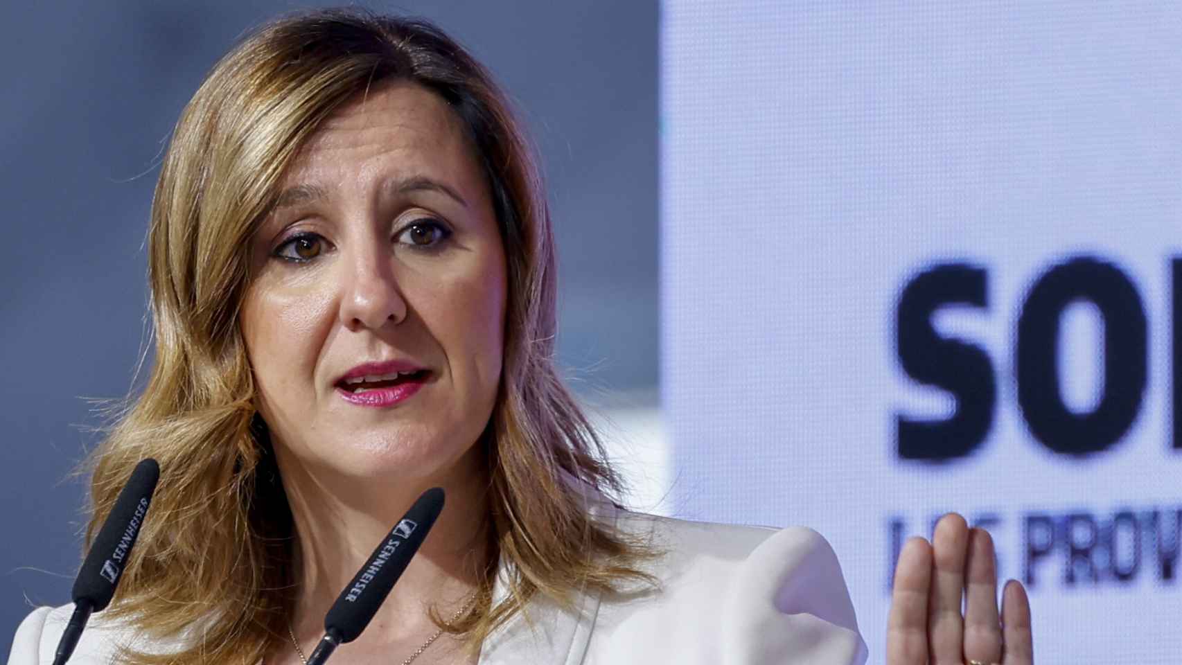 María José Catalá, en el acto en el que se ha arrancado a cantar. Efe / Ana Escobar