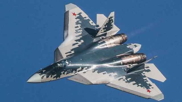 Sukhoi Su-57 en pleno vuelo
