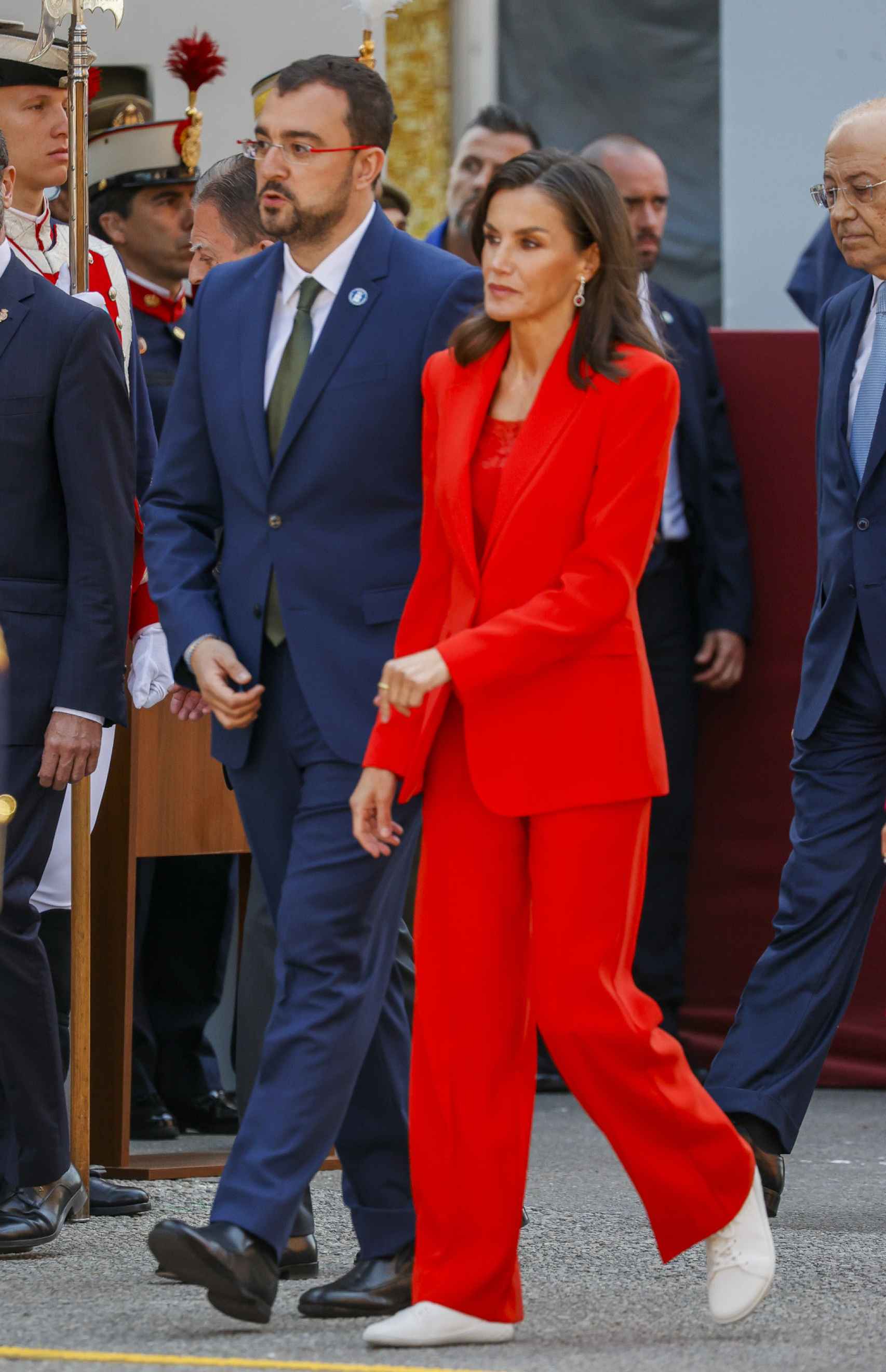 La Reina acompañada de Adrián Barbón, el presidente del Principado.