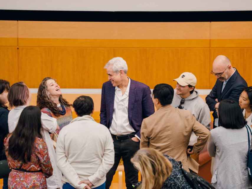 Jonathan Haidt en una clase con alumnos universitarios.