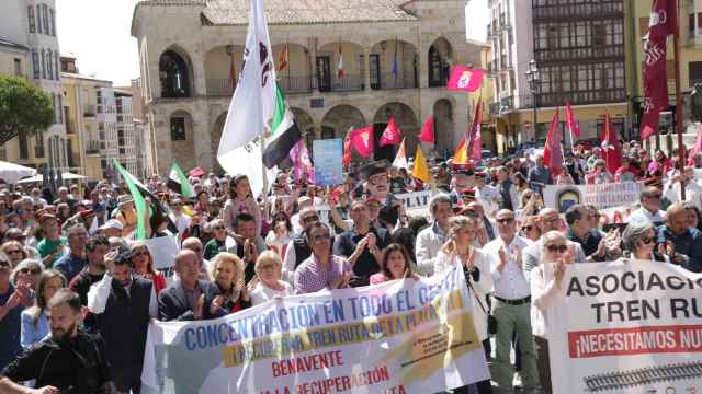 Concentración por la reapertura de la línea ferroviaria de la Ruta de la Plata entre Astorga (León), Zamora, Salamanca y Plasencia (Cáceres).