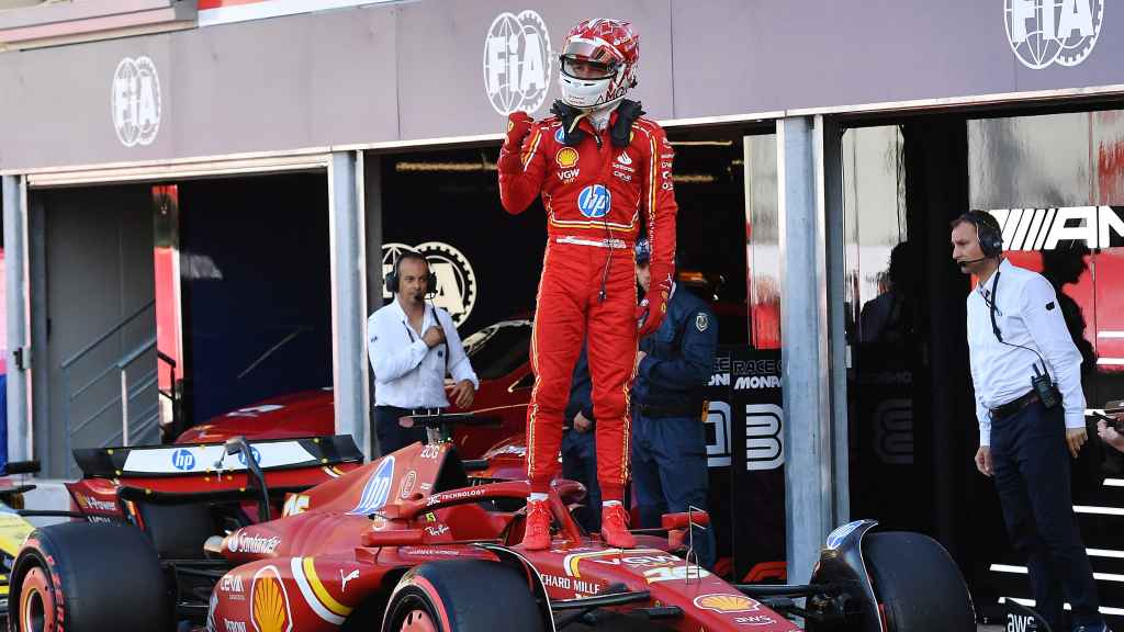 Leclerc celebra su pole en el GP de Mónaco.