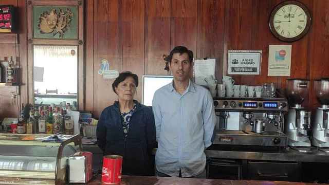 Jose e Isabel en el Restaurante El Gallo Rojo