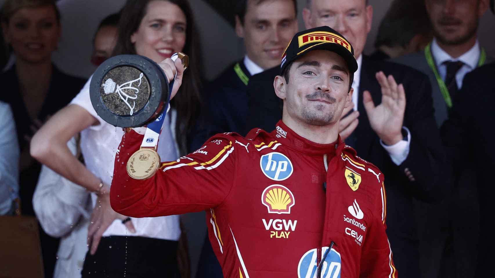 Charles Leclerc celebra su triunfo en Mónaco.