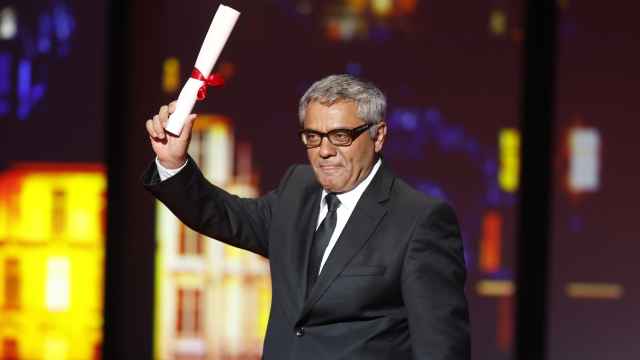 Mohammad Rasoulof recibe el Premio Especial del Jurado en el Festival de Cannes. Foto: EFE / EPA / Sebastien Nogier